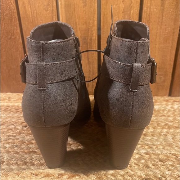 NWOB Forever Short Zip Up Brown/Black Boots Sz 8 - Picture 7 of 9